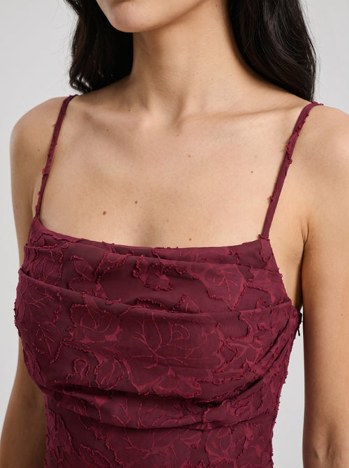 Vestido largo de jacquard color rojo vino