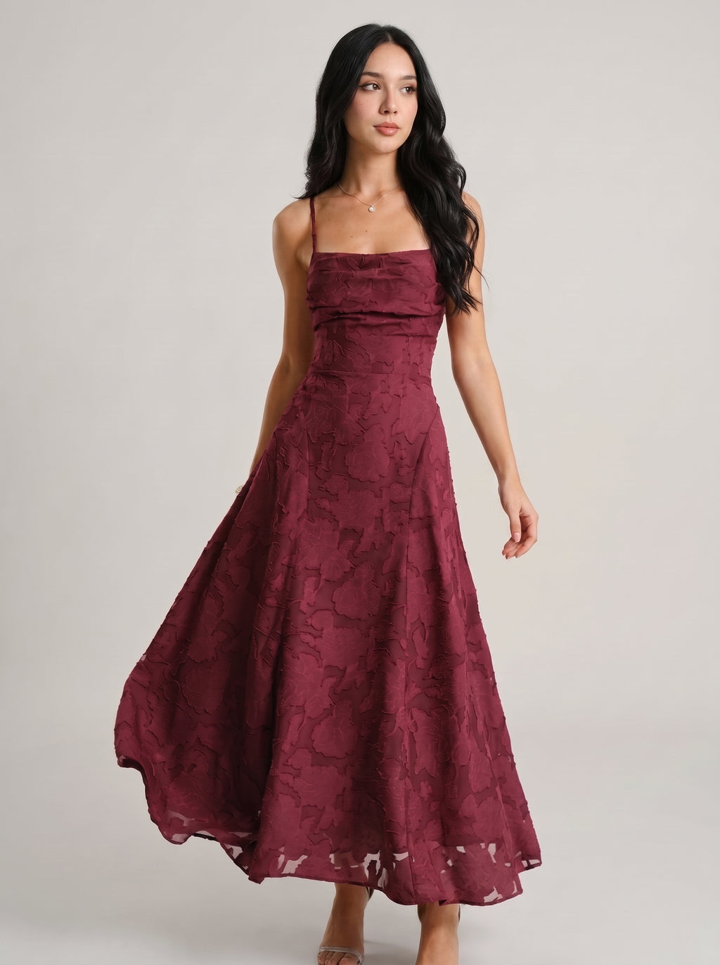 Vestido largo de jacquard color rojo vino