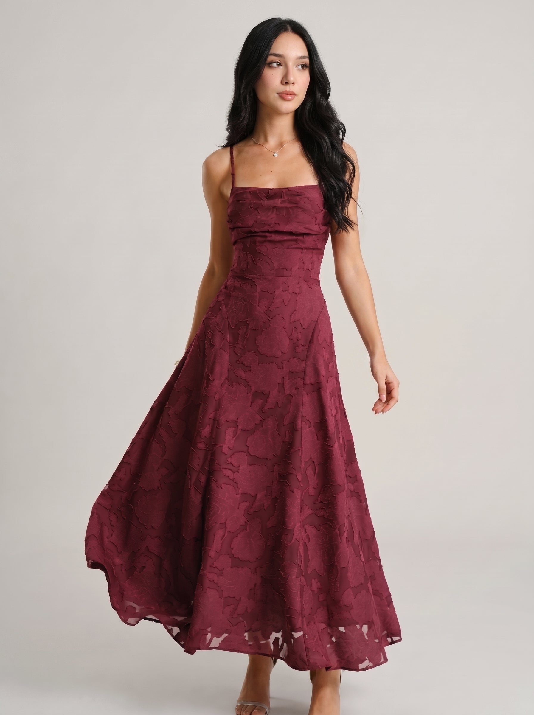 Vestido largo de jacquard color rojo vino